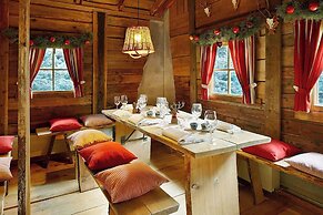 Wasserturm Hotel Cologne, Curio Collection by Hilton