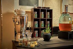 Wasserturm Hotel Cologne, Curio Collection by Hilton