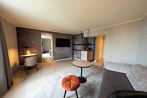 Wasserturm Hotel Cologne, Curio Collection by Hilton