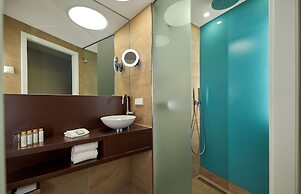 Wasserturm Hotel Cologne, Curio Collection by Hilton