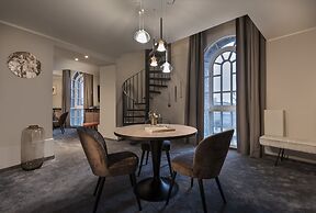 Wasserturm Hotel Cologne, Curio Collection by Hilton
