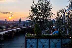 Wasserturm Hotel Cologne, Curio Collection by Hilton
