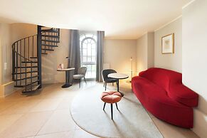Wasserturm Hotel Cologne, Curio Collection by Hilton