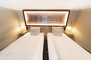 Wasserturm Hotel Cologne, Curio Collection by Hilton