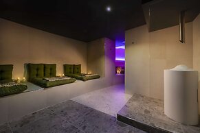 Wasserturm Hotel Cologne, Curio Collection by Hilton