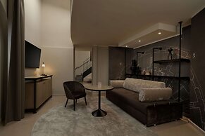 Wasserturm Hotel Cologne, Curio Collection by Hilton