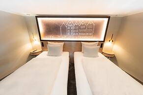 Wasserturm Hotel Cologne, Curio Collection by Hilton