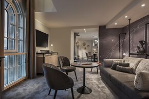Wasserturm Hotel Cologne, Curio Collection by Hilton