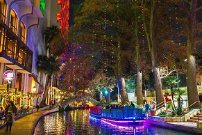 DoubleTree by Hilton San Antonio Airport