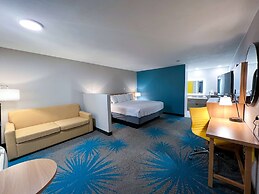 Days Inn & Suites by Wyndham Santa Rosa