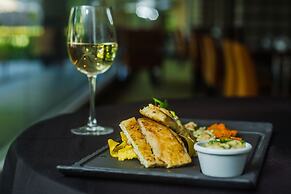 Riande Aeropuerto Hotel & Casino