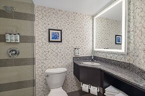 Holiday Inn Toronto Downtown Centre by IHG