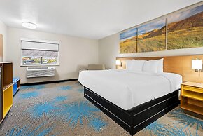 Days Inn by Wyndham Mitchell SD