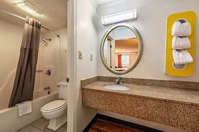 Motel 6 Gatlinburg, TN - Smoky Mountains