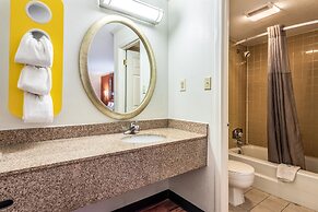 Motel 6 Gatlinburg, TN - Smoky Mountains