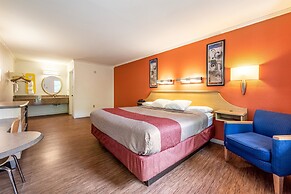 Motel 6 Gatlinburg, TN - Smoky Mountains