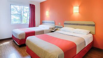 Motel 6 Gatlinburg, TN - Smoky Mountains