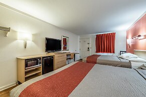Motel 6 Gatlinburg, TN - Smoky Mountains