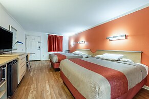 Motel 6 Gatlinburg, TN - Smoky Mountains