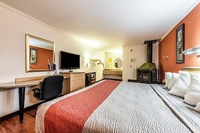 Motel 6 Gatlinburg, TN - Smoky Mountains