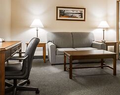 Clarion Inn & Suites at the Outlets of Lake George