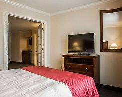 Clarion Inn & Suites at the Outlets of Lake George