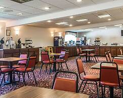 Clarion Inn & Suites at the Outlets of Lake George
