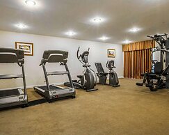 Clarion Inn & Suites at the Outlets of Lake George