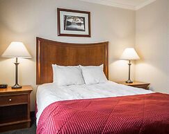 Clarion Inn & Suites at the Outlets of Lake George