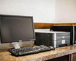 Clarion Inn & Suites at the Outlets of Lake George