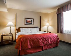 Clarion Inn & Suites at the Outlets of Lake George