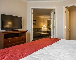Clarion Inn & Suites at the Outlets of Lake George