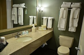 Clarion Inn & Suites at the Outlets of Lake George