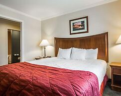 Clarion Inn & Suites at the Outlets of Lake George