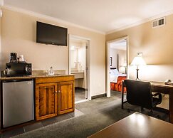 Clarion Inn & Suites at the Outlets of Lake George