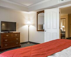 Clarion Inn & Suites at the Outlets of Lake George