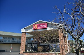 Clarion Inn & Suites at the Outlets of Lake George