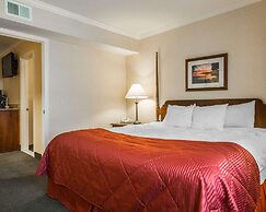 Clarion Inn & Suites at the Outlets of Lake George