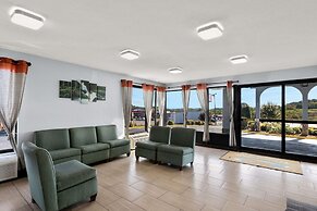 Econo Lodge White Pine Morristown I-81 & I-40 Split