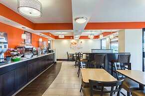 Econo Lodge White Pine Morristown I-81 & I-40 Split