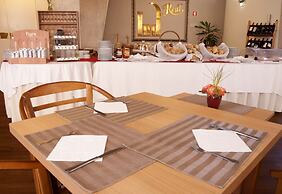 Hotel Rainha D. Amelia, Arts & Leisure