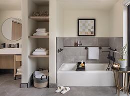 Casa Mani Resort Napa Valley, Curio Collection by Hilton