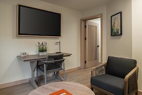 Casa Mani Resort Napa Valley, Curio Collection by Hilton