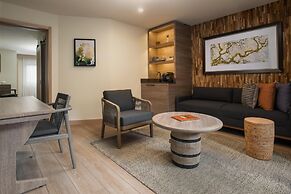 Casa Mani Resort Napa Valley, Curio Collection by Hilton