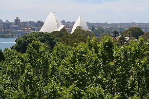 Sir Stamford At Circular Quay