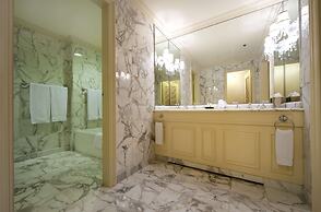 Sir Stamford At Circular Quay