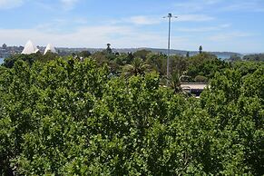 Sir Stamford At Circular Quay