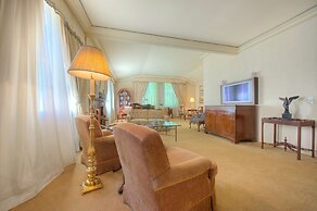 Sir Stamford At Circular Quay