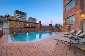 Sir Stamford At Circular Quay