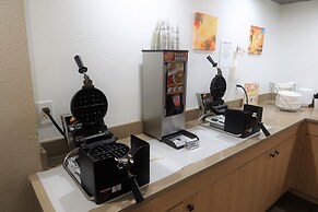 GreenTree Inn & Suites Phoenix Sky Harbor